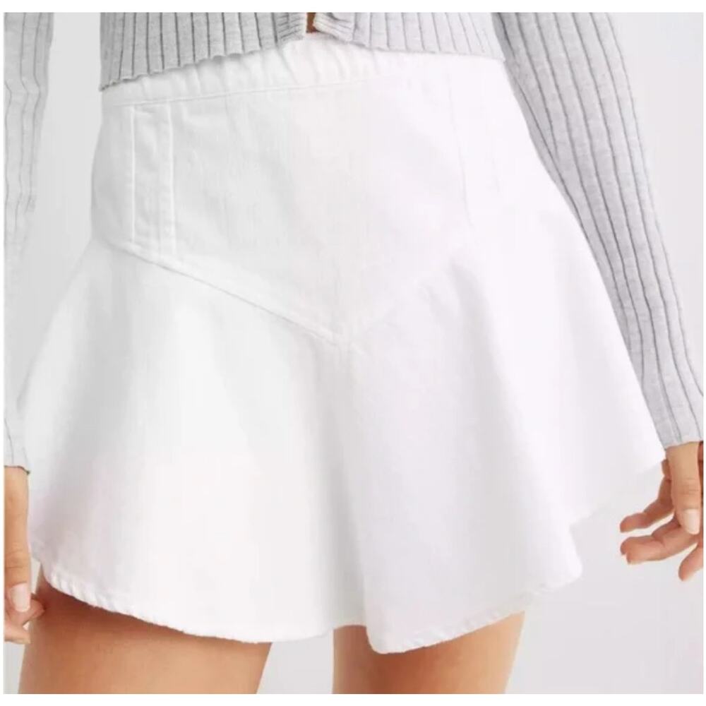 Aerie White Denim Size Medium elastic waist flounce mini skirt NWT
